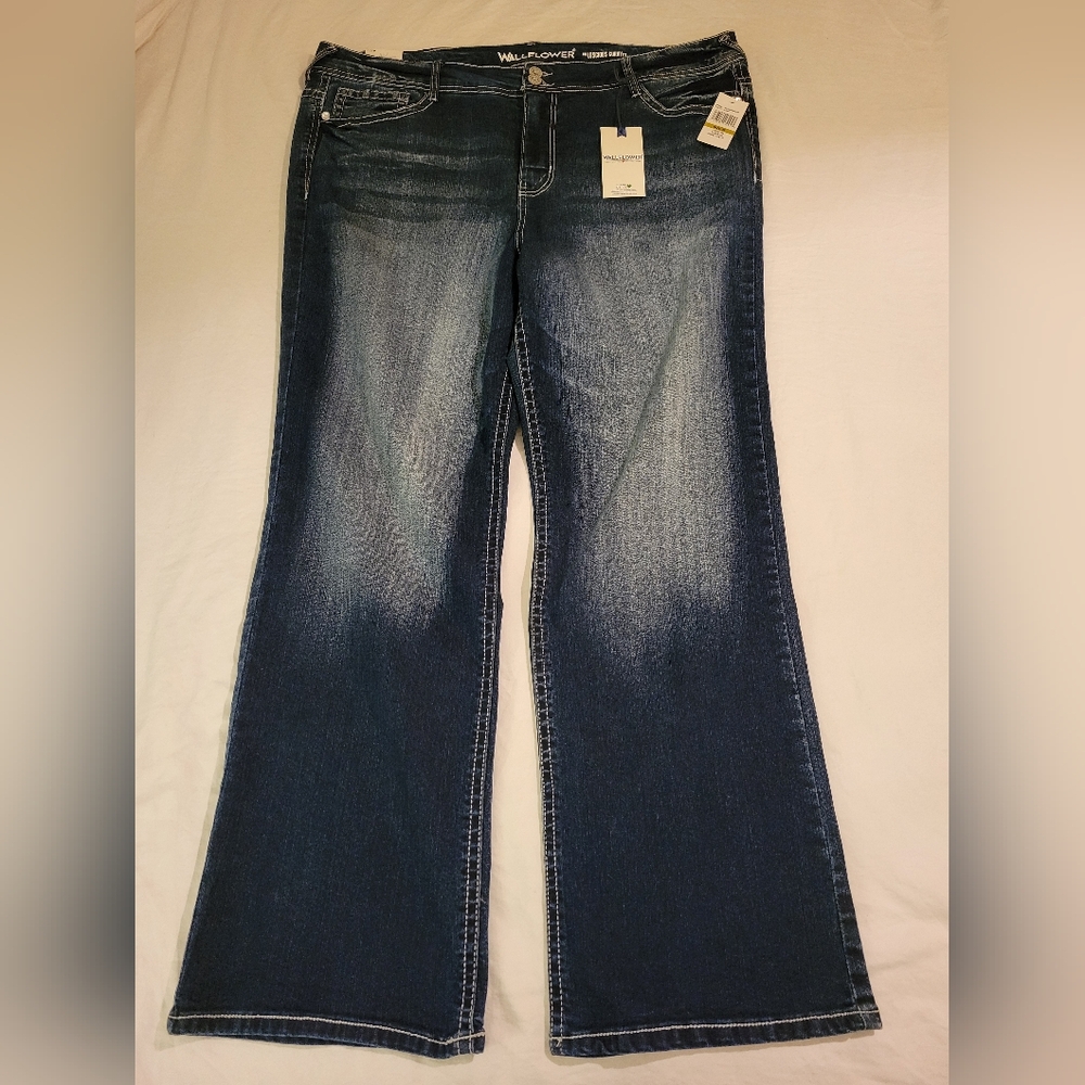 Juniors' Plus Size Wallflower Insta Stretch Luscious Curvy Bling Bootcut Jeans.